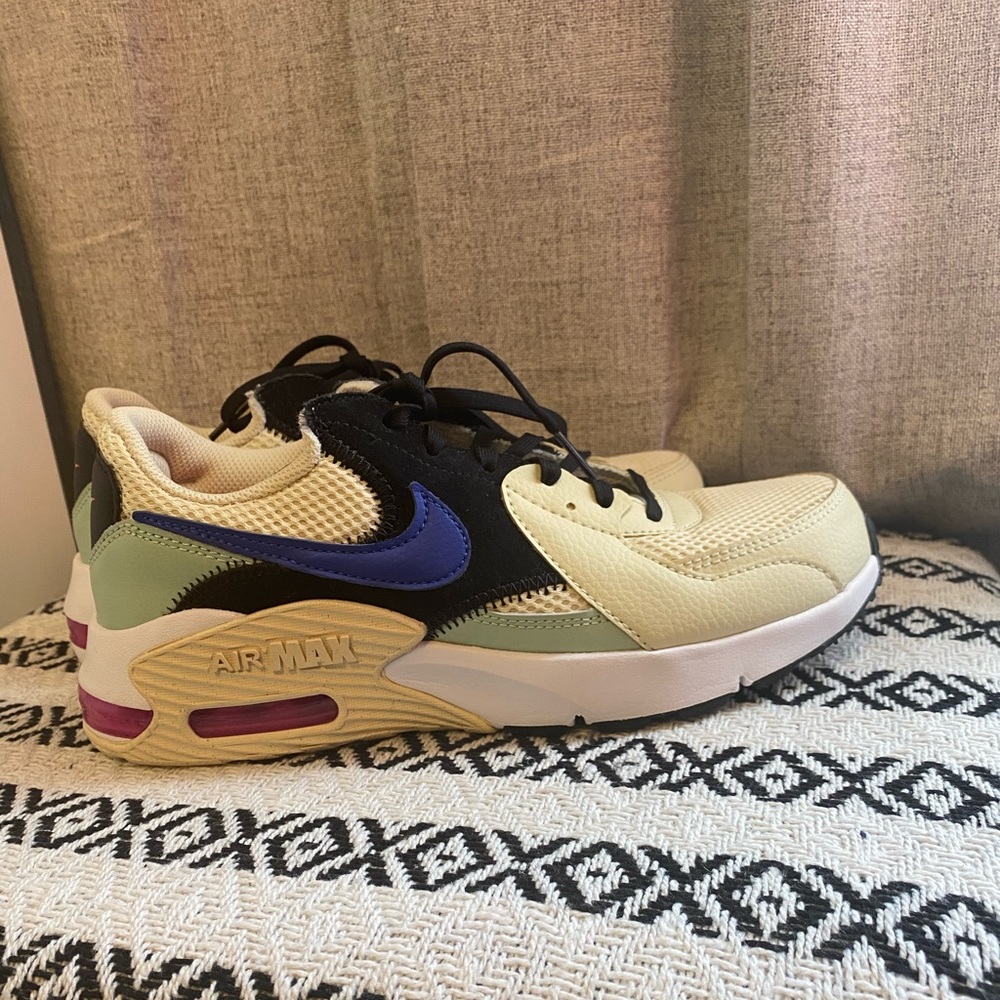 women’s nike air max excees
